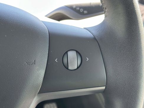 Used 2022 Tesla Model Y Performance AWD/4WD image 23