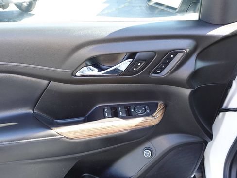 Used 2019 GMC Acadia Denali w/ Technology Package FWD image 17