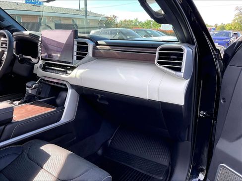 Used 2025 Toyota Sequoia Capstone image 18