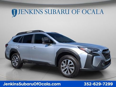 Used 2025 Subaru Outback Premium AWD/4WD image 1