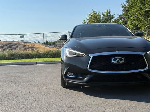 Used 2018 INFINITI Q60 Red Sport 400 AWD/4WD image 4