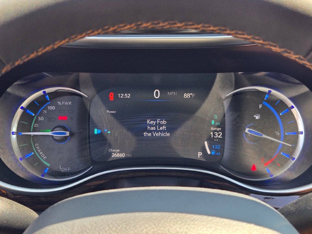 Used 2023 Chrysler Pacifica Pinnacle FWD image 22