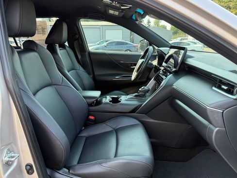 Used 2024 Toyota Venza XLE AWD/4WD image 9