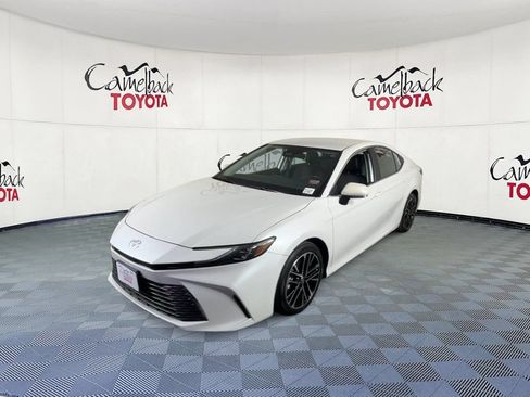 Used 2025 Toyota Camry XLE FWD image 6