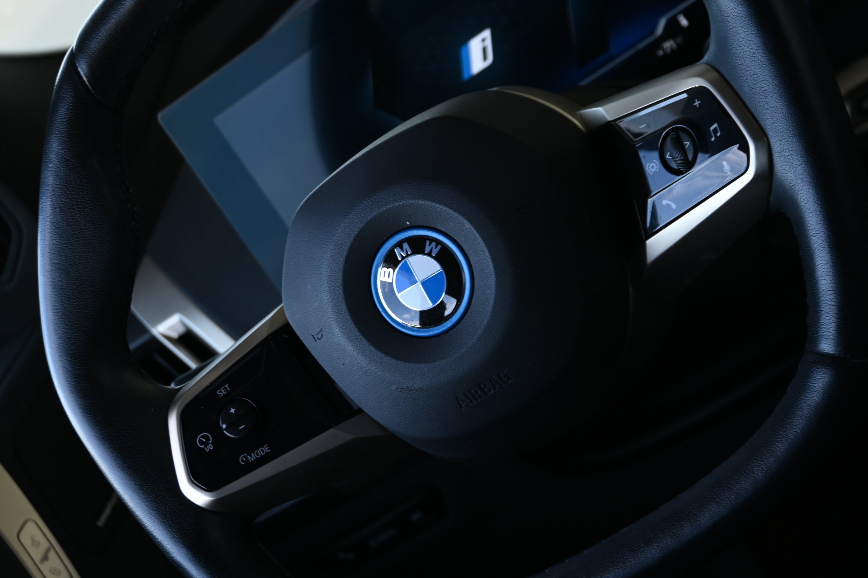 Certified 2025 BMW iX xDrive50 w/ Premium Package AWD/4WD image 23