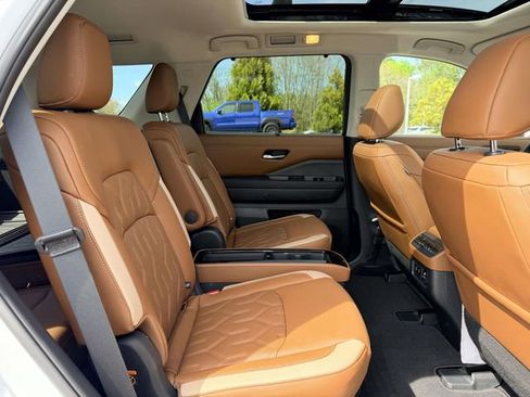 New 2026 Nissan Pathfinder Platinum AWD/4WD image 11