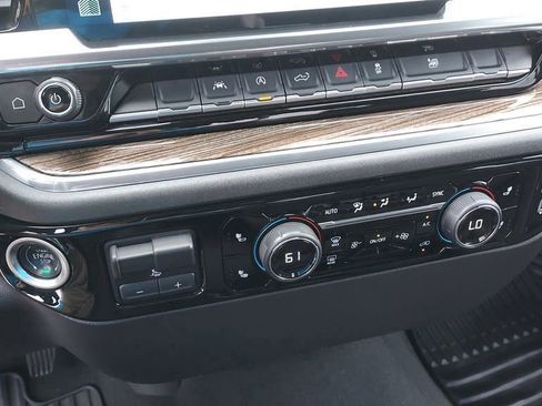 Used 2025 Chevrolet Silverado 1500 LT image 15