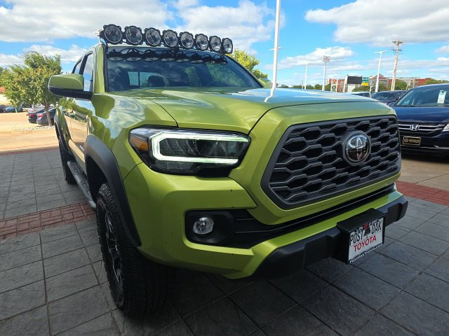 Used 2023 Toyota Tacoma TRD Off-Road AWD/4WD image 12