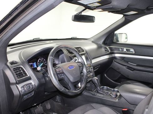 Used 2017 Ford Explorer XLT w/ Equipment Group 201A AWD/4WD image 24