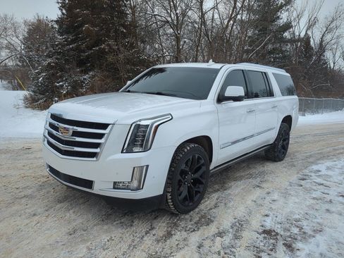 Used 2019 Cadillac Escalade ESV Platinum image 2