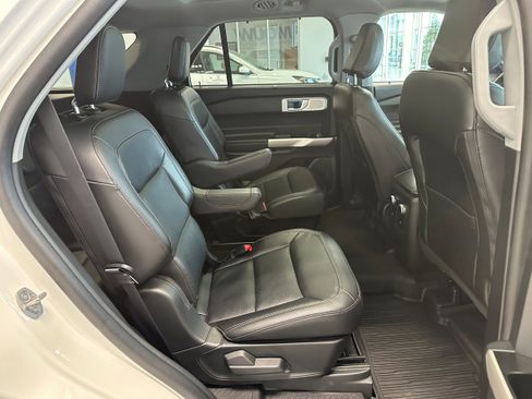 Used 2023 Ford Explorer Limited w/ Limited Technology Package AWD/4WD image 14