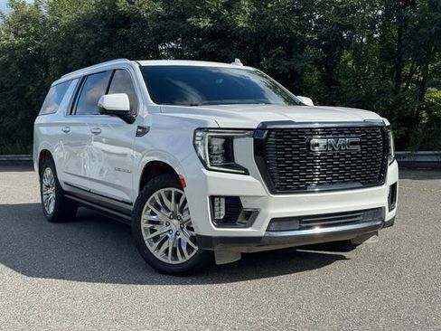 Used 2023 GMC Yukon XL Denali Ultimate AWD/4WD image 1