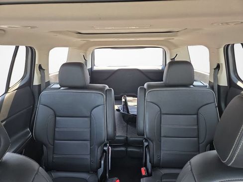 Used 2021 GMC Acadia Denali w/ Denali Technology Package FWD image 32