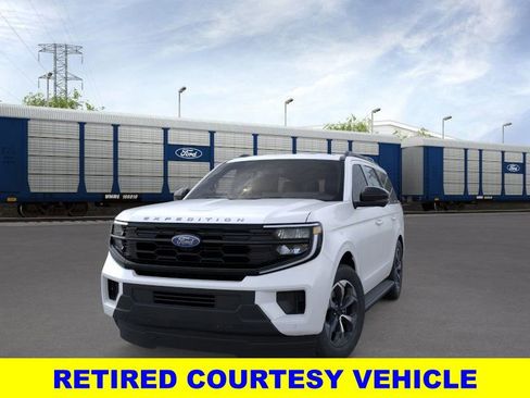 New 2026 Ford Expedition Active RWD image 2