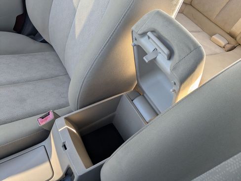 Used 2010 Hyundai Elantra GLS FWD image 25