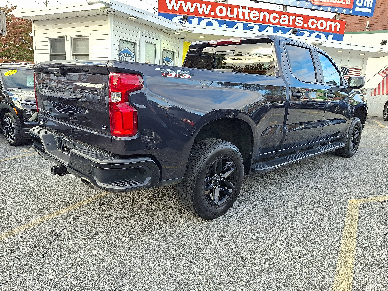 Used 2024 Chevrolet Silverado 1500 LT Trail Boss w/ LT Trail Boss Premium Package AWD/4WD image 4