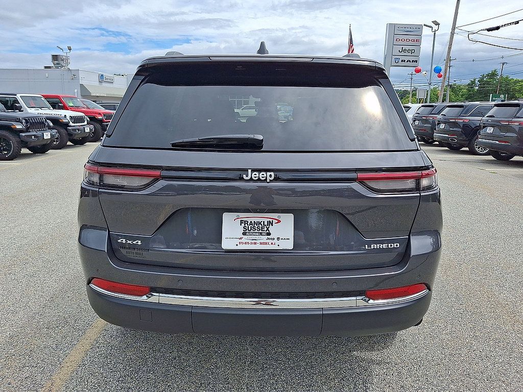 Used 2026 Jeep Grand Cherokee Laredo w/ MOPAR Finishing Package AWD/4WD image 22
