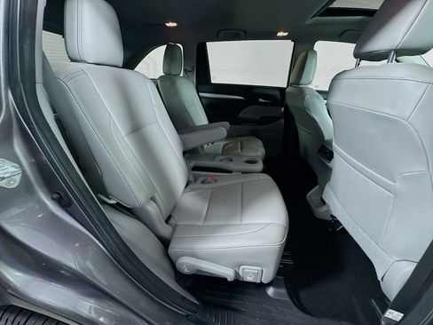 Used 2018 Toyota Highlander XLE FWD image 37