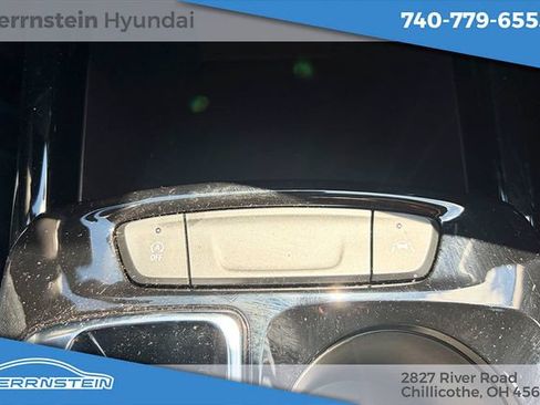 Used 2025 Chevrolet Trax LT FWD image 19