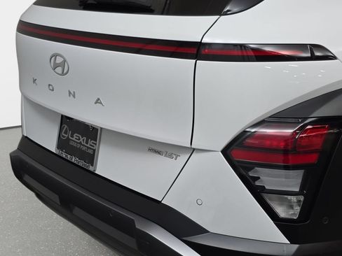 Used 2024 Hyundai Kona Limited AWD/4WD image 36