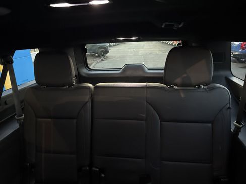 Used 2022 Chevrolet Suburban Z71 image 16