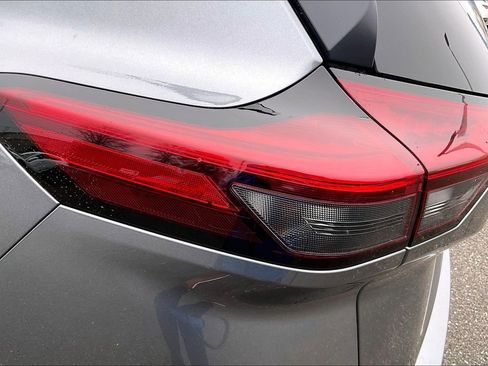 Used 2025 Nissan Rogue SV image 29