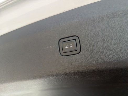 Used 2018 Buick Enclave Avenir w/ Avenir Technology Package AWD/4WD image 19