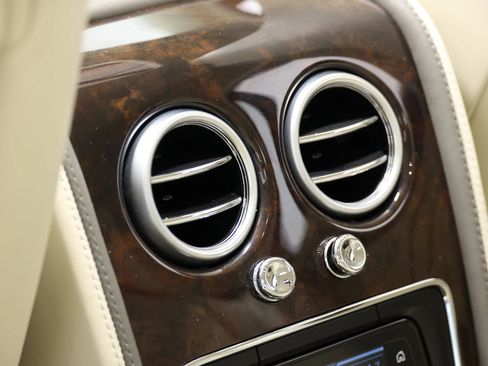 Used 2018 Bentley Flying Spur V8 AWD/4WD image 61