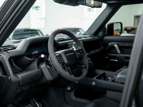 Used 2024 Land Rover Defender 110 V8 AWD/4WD image 2
