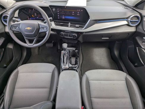 Used 2025 Chevrolet Trax LT FWD image 15
