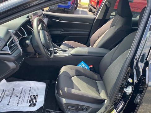 Used 2022 Toyota Camry LE FWD image 6