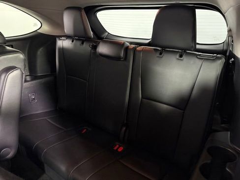 Used 2025 Toyota Highlander XLE FWD image 18