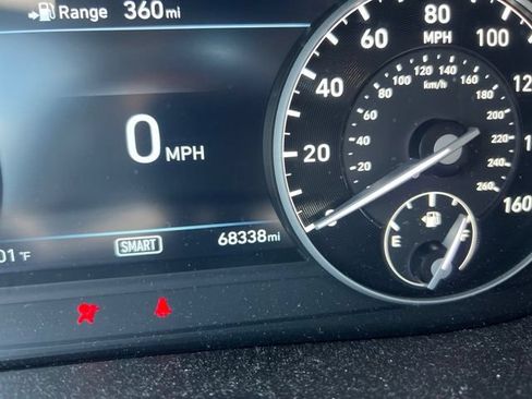 Used 2018 Genesis G90 3.3T Premium RWD image 7