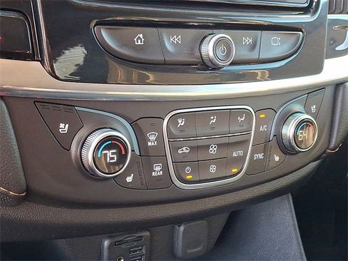 Used 2020 Chevrolet Traverse Premier image 15