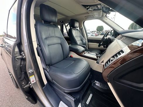 Used 2020 Land Rover Range Rover HSE image 30