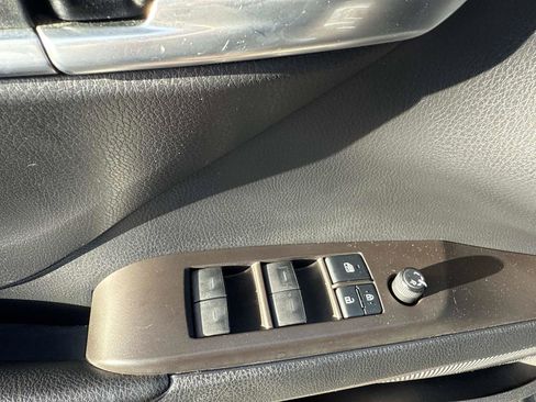 Used 2021 Toyota Camry SE image 18