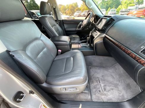 Used 2009 Toyota Land Cruiser image 35