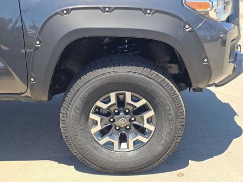Used 2019 Toyota Tacoma TRD Off-Road w/ Technology Package AWD/4WD image 9