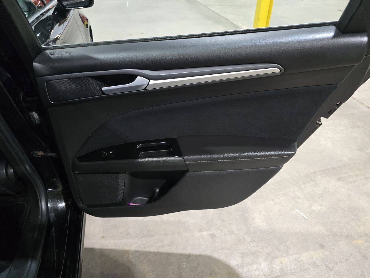 Used 2014 Ford Fusion SE FWD image 28