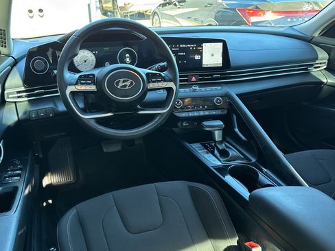 Used 2023 Hyundai Elantra SEL w/ Convenience Package image 7