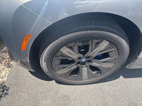 Used 2025 BMW iX xDrive50 AWD/4WD image 3