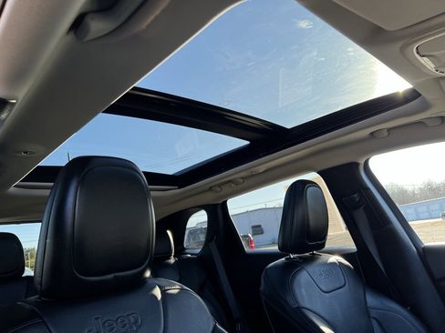 Used 2022 Jeep Cherokee Limited w/ Mopar Interior Package image 14