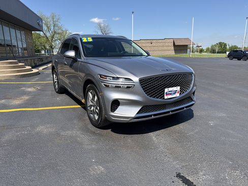 Used 2025 Genesis GV70 2.5T AWD/4WD image 3