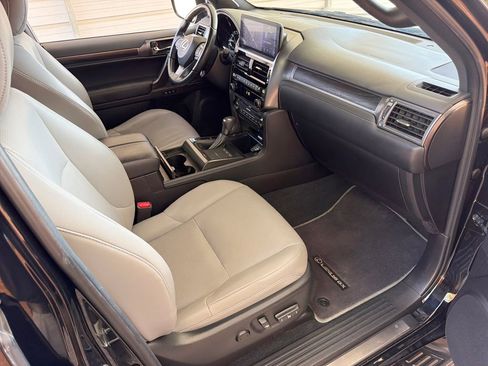 Used 2023 Lexus GX 460 w/ Black Line Special Edition AWD/4WD image 29