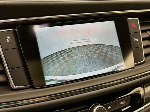 Used 2018 Buick Enclave Essence FWD image 14