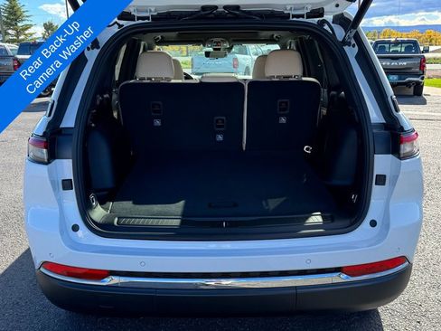 New 2025 Jeep Grand Cherokee Limited w/ Luxury Tech Group II image 15