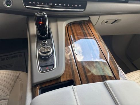 Used 2024 Cadillac Escalade Premium Luxury Platinum AWD/4WD image 6