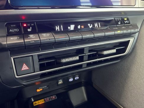 Used 2025 Toyota Camry LE w/ Convenience Package image 14