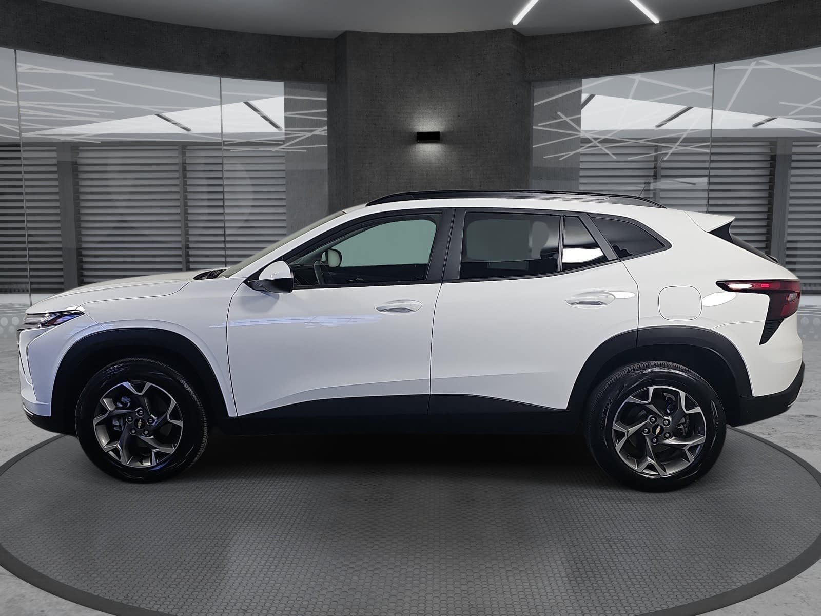 Used 2025 Chevrolet Trax LT FWD image 8