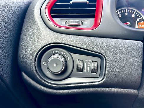 Used 2022 Jeep Renegade Trailhawk w/ Trailer Tow Group AWD/4WD image 37